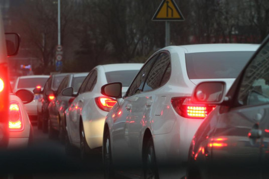 城市臭氧的來(lái)源多為汽車(chē)尾氣排放污染