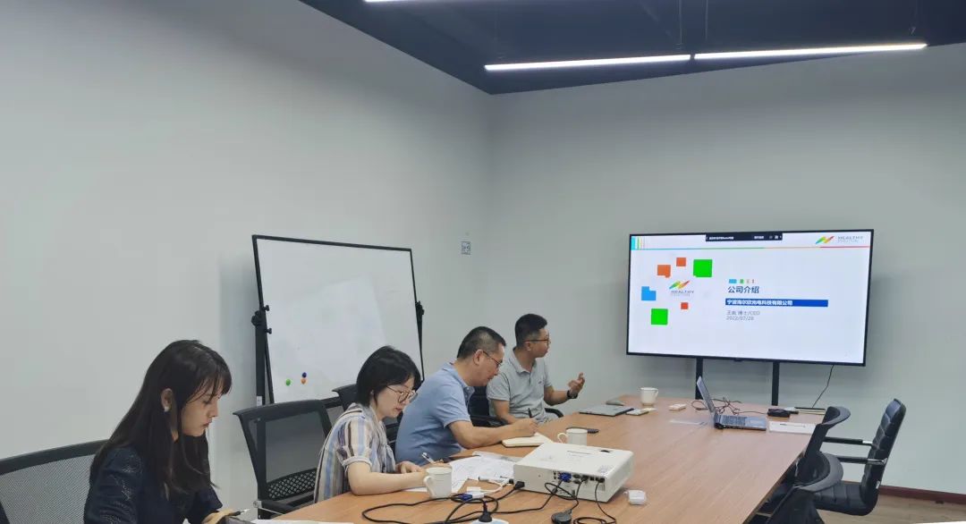 寧波市鄞州區(qū)人力資源和社會(huì)保障局副局長(zhǎng)、黨委副書(shū)記胡冬平一行走訪寧波海爾欣光電科技有限公司